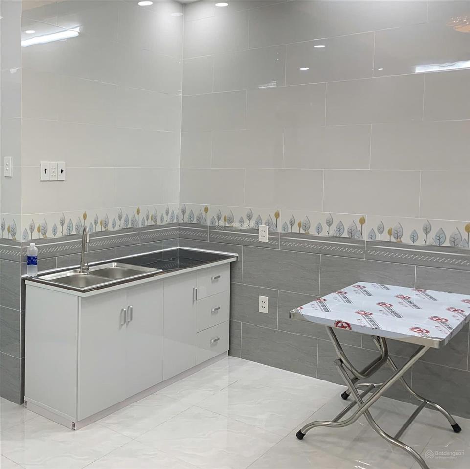 Cho sinh viên nvvp thuê phòng ban công lầu 3 không nội thất 3.5 triệu