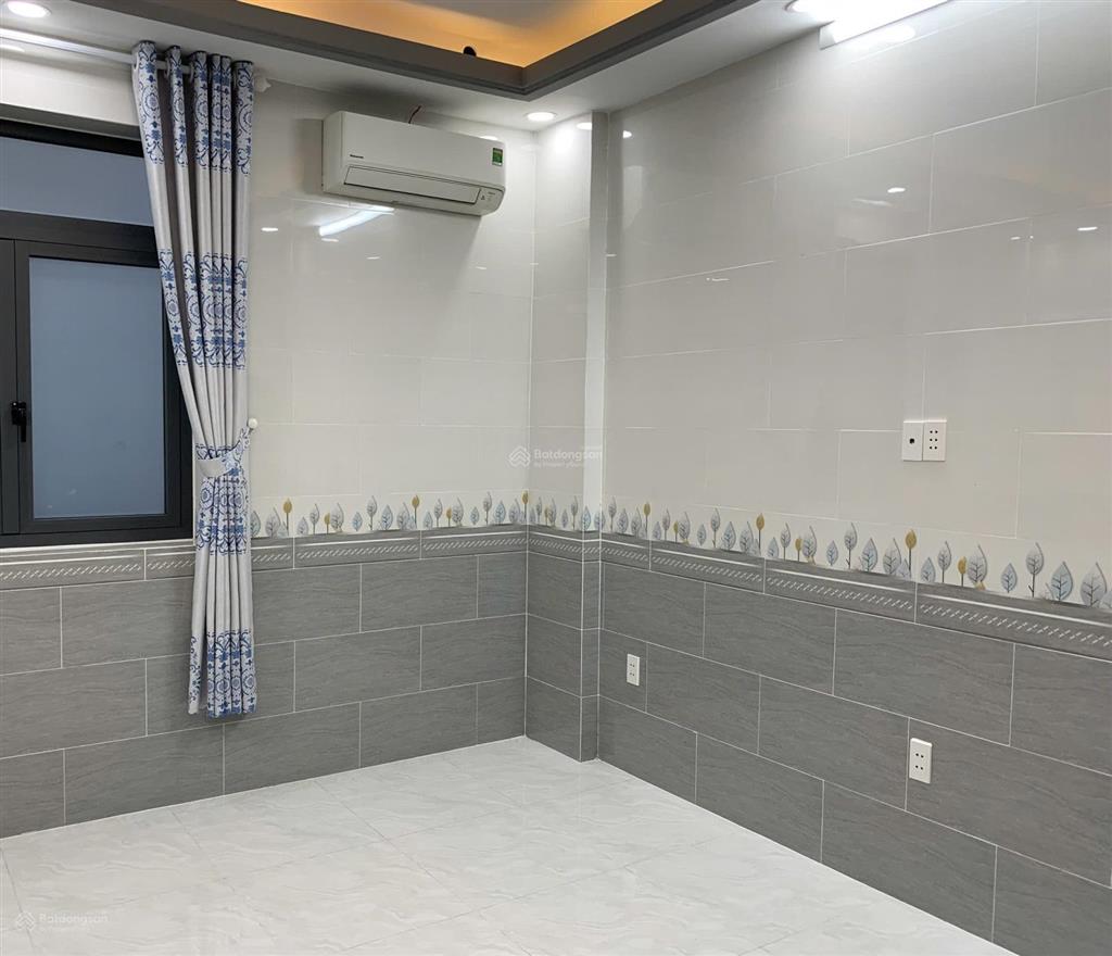 Cho sinh viên nvvp thuê phòng ban công lầu 3 không nội thất 3.5 triệu