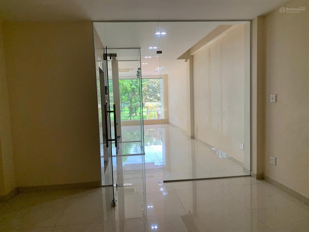 Cho thuê tầng trệt lối đi riêng làm văn phòng công ty ít nhân sự 12.5 triệu