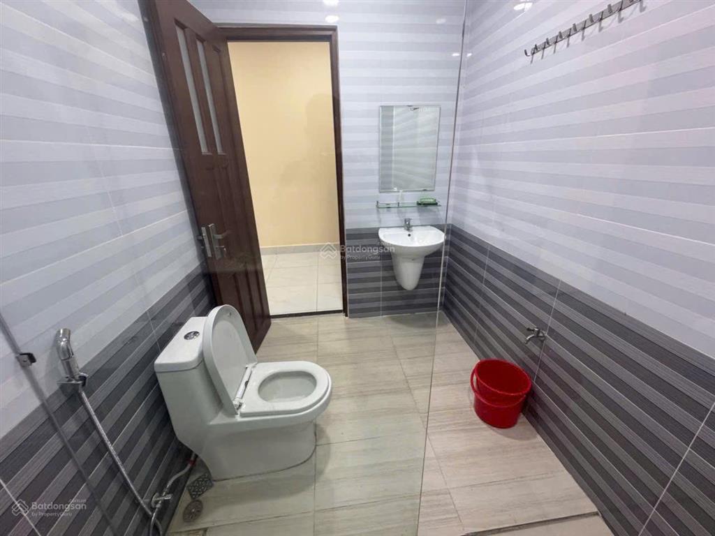 Nhà 5 tầng đầy đủ nội thất bán chính chủ 12tỷ5