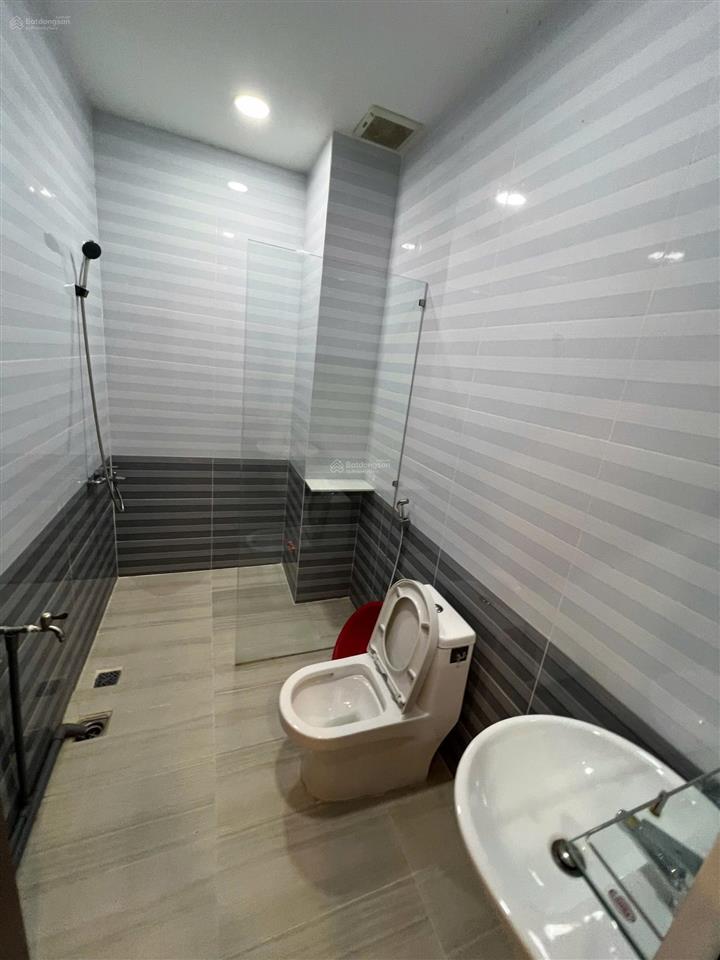 Nhà 5 tầng đầy đủ nội thất bán chính chủ 12tỷ5