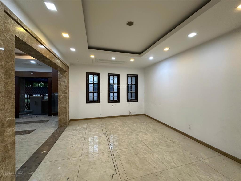 Cho thuê biệt thự đường 11 làm văn phòng công ty kết hợp để ở