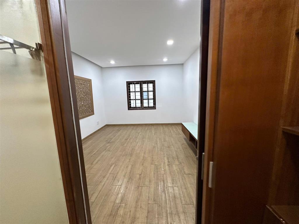 Cho thuê biệt thự đường 11 làm văn phòng công ty kết hợp để ở