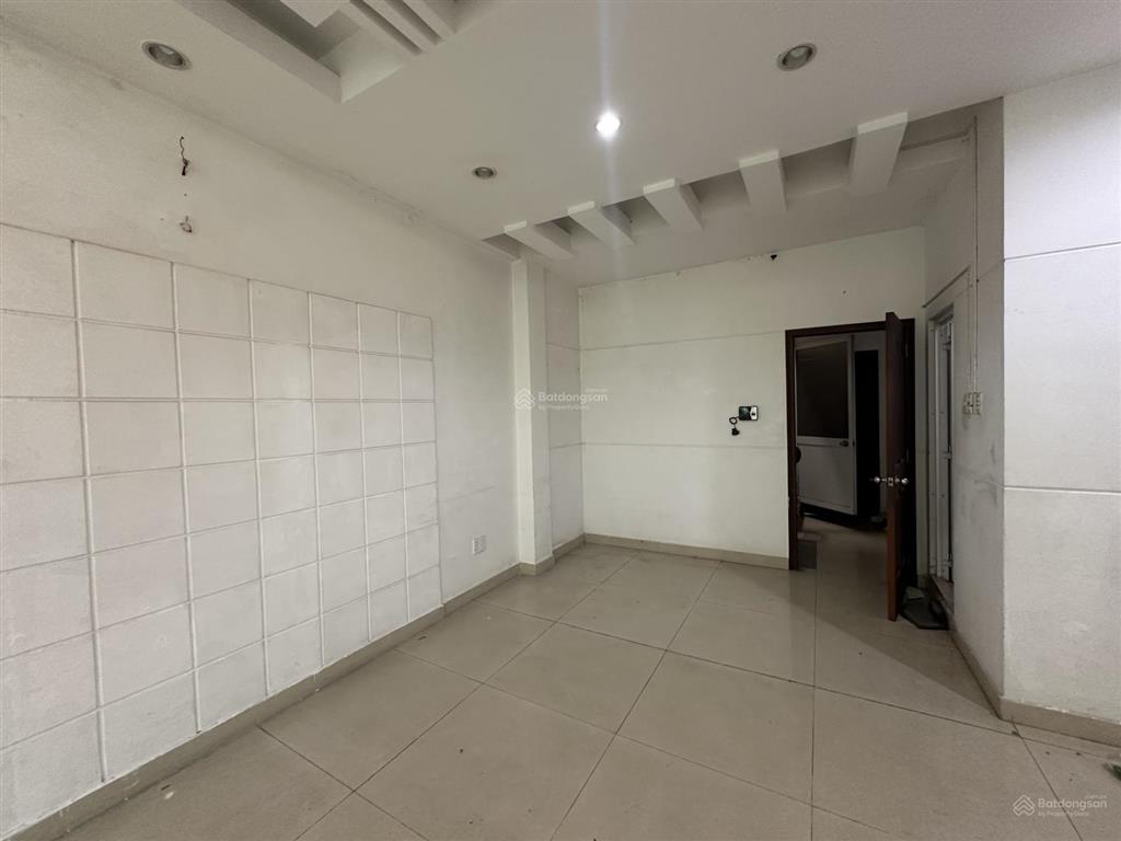 Cho thuê văn phòng trống suốt có máy lạnh ưu tiên công ty ít nhân sự 6 triệu 1 tháng