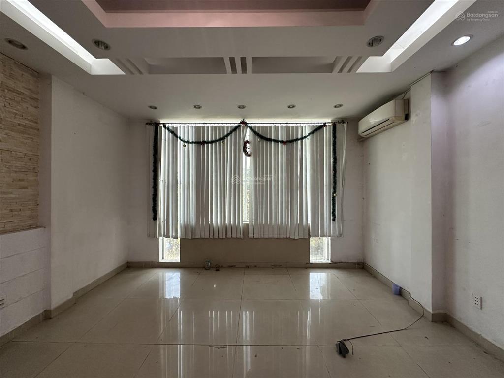 Cho thuê văn phòng trống suốt có máy lạnh ưu tiên công ty ít nhân sự 6 triệu 1 tháng