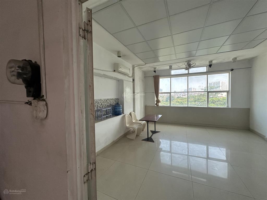 Cho thuê văn phòng trống suốt có máy lạnh ưu tiên công ty ít nhân sự 6 triệu 1 tháng