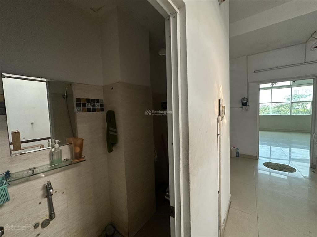 Cho thuê văn phòng trống suốt có máy lạnh ưu tiên công ty ít nhân sự 6 triệu 1 tháng