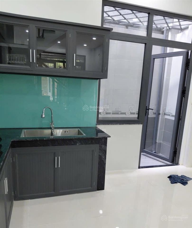 Cho thuê nhà nguyên căn hẻm 58 võ văn hát ngay ngã 3 lò lu 12 triệu