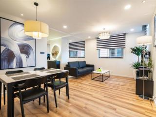 Hotttcần bán chcc screc tower, q3 dt 81m2, 2pn 2wc giá 6.5 tỷ(sổ hồng) hàng hot.  0779 072 ***