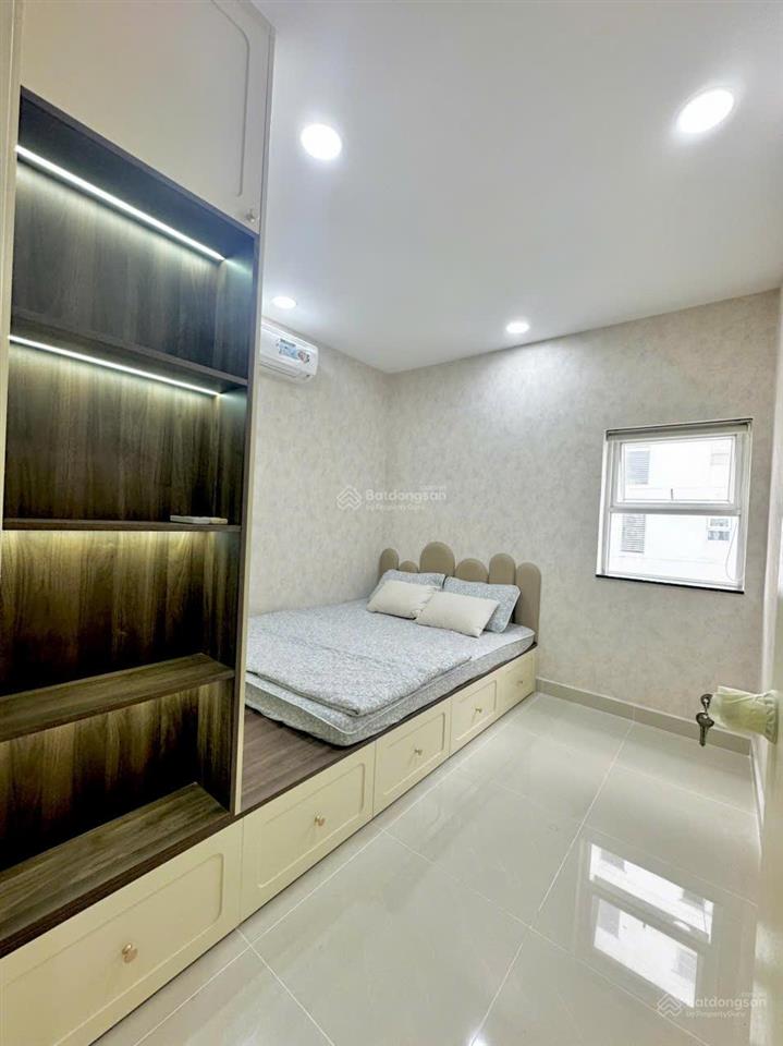 Chính chủ cần bán căn chung cư oriental plaza  685 âu cơ 106m2, 3pn 2wc giá 5.5 tỷ  0779 072 ***