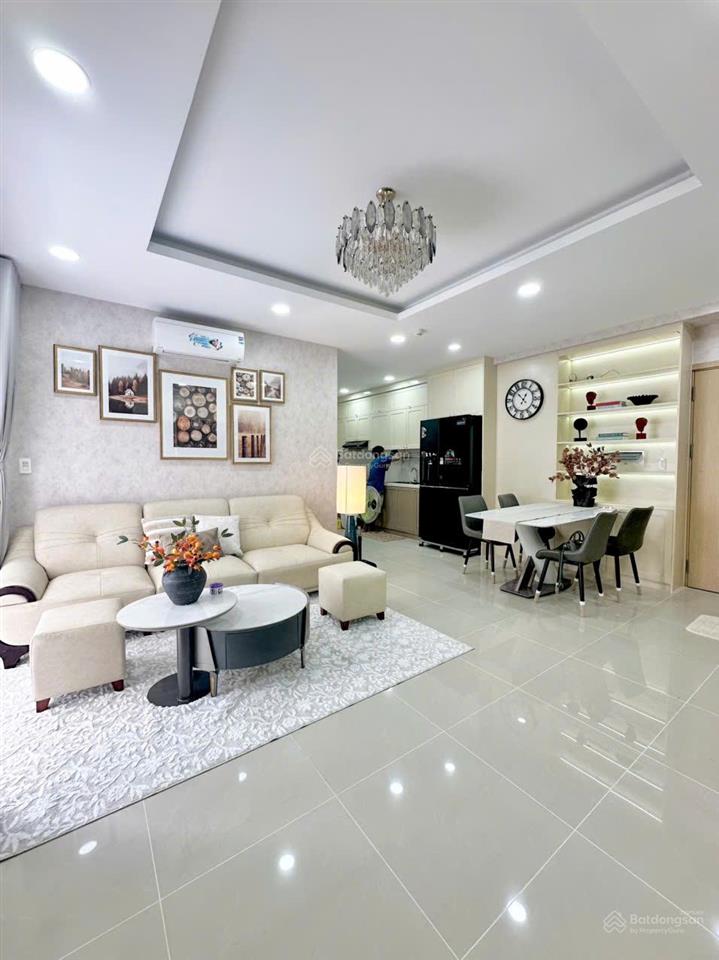 Chính chủ cần bán căn chung cư oriental plaza  685 âu cơ 106m2, 3pn 2wc giá 5.5 tỷ  0779 072 ***