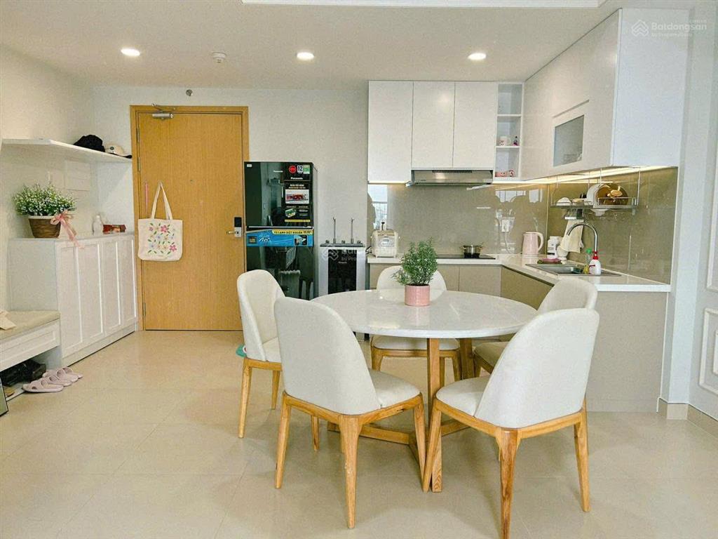 Cho thuê ch cộng hòa plaza, tân bình. 75m2, 2pn, 2wc, ở liền giá 13tr ở liền  0901 381 ***
