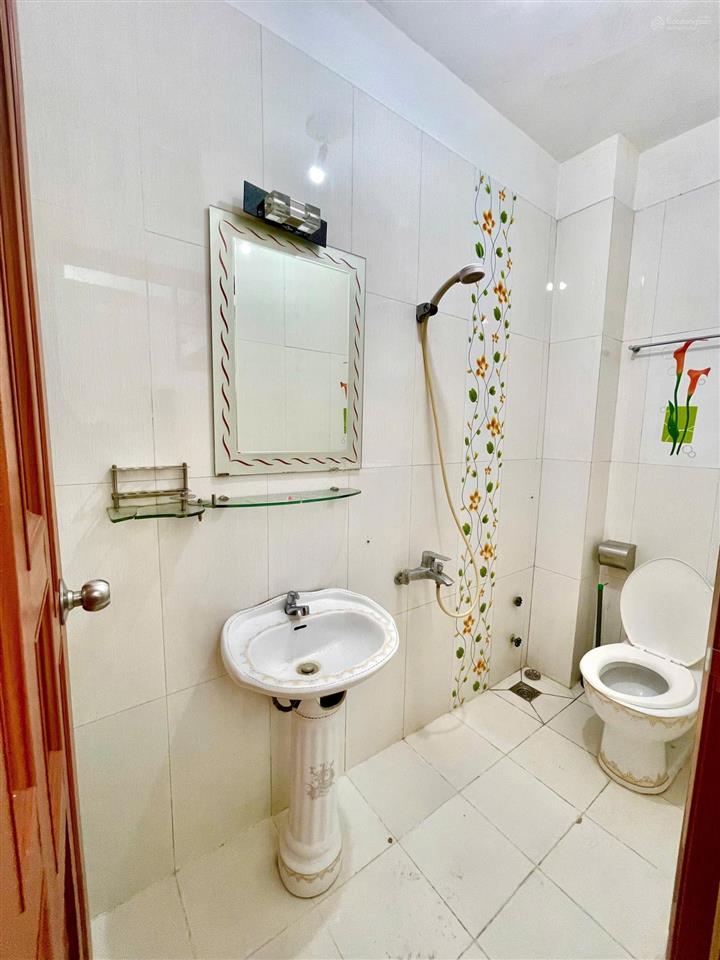 Cho thuê căn hộ ban công view đẹp full nội thất giá tốt nhất quận 4, ngay trung tâm sài gòn