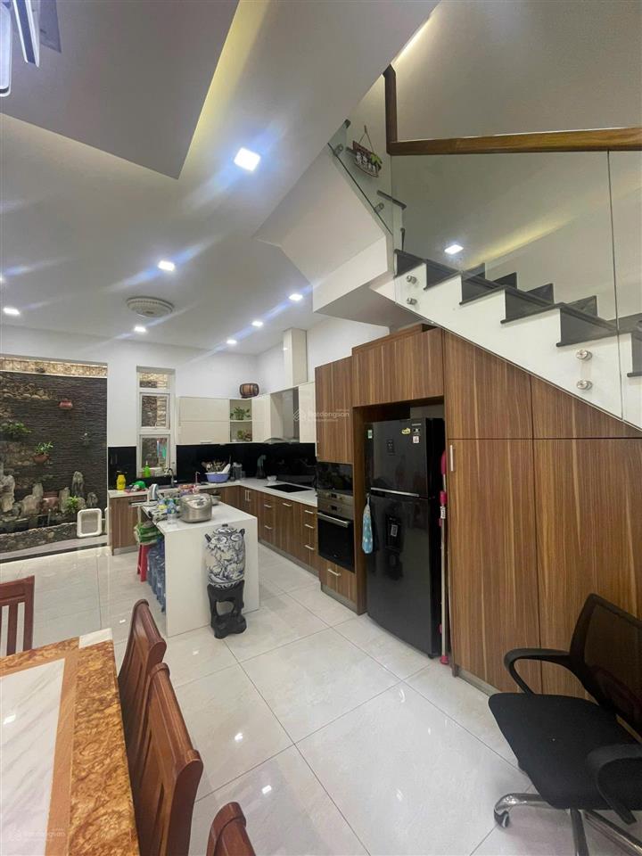 Hàng mới giá tốt vị trí đẹp mặt tiền đs tân quy 3 tầng (5pn, 4wc), giá chào 9,9 tỷ thương lượng
