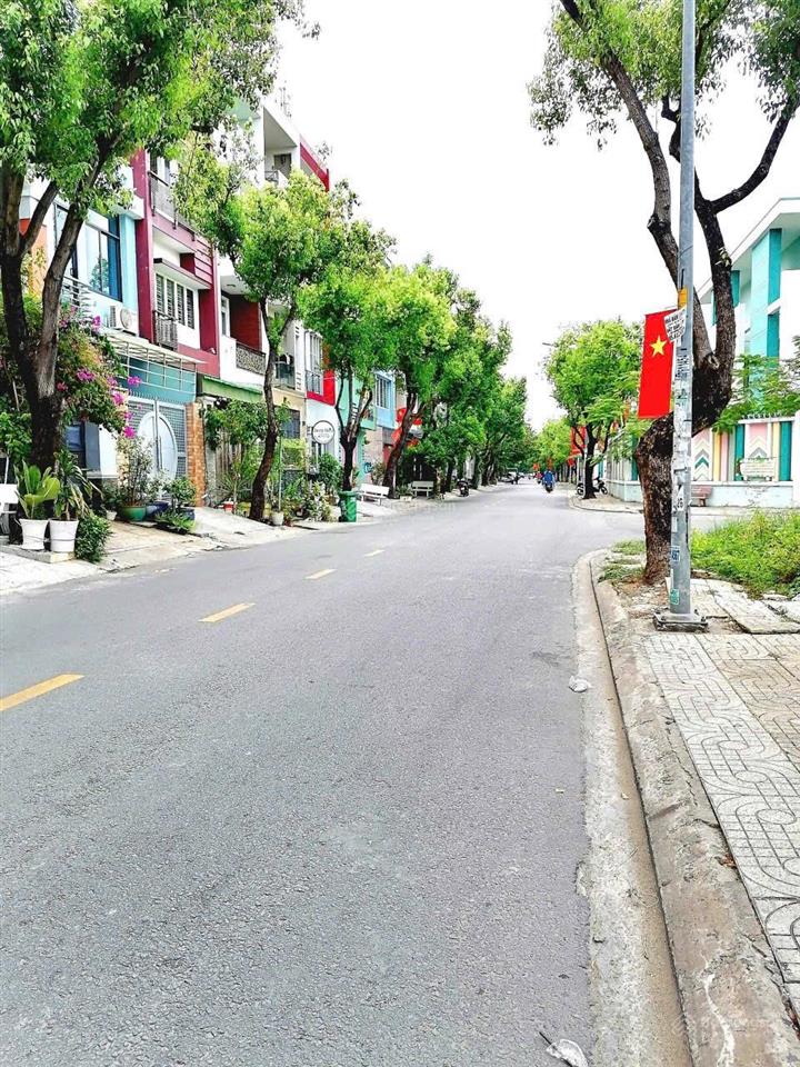 Cho thuê nhà phố 2 lầu kdc tân quy đông  6mx18m 4pn, 4wc giá thuê 31 triệu thương lượng