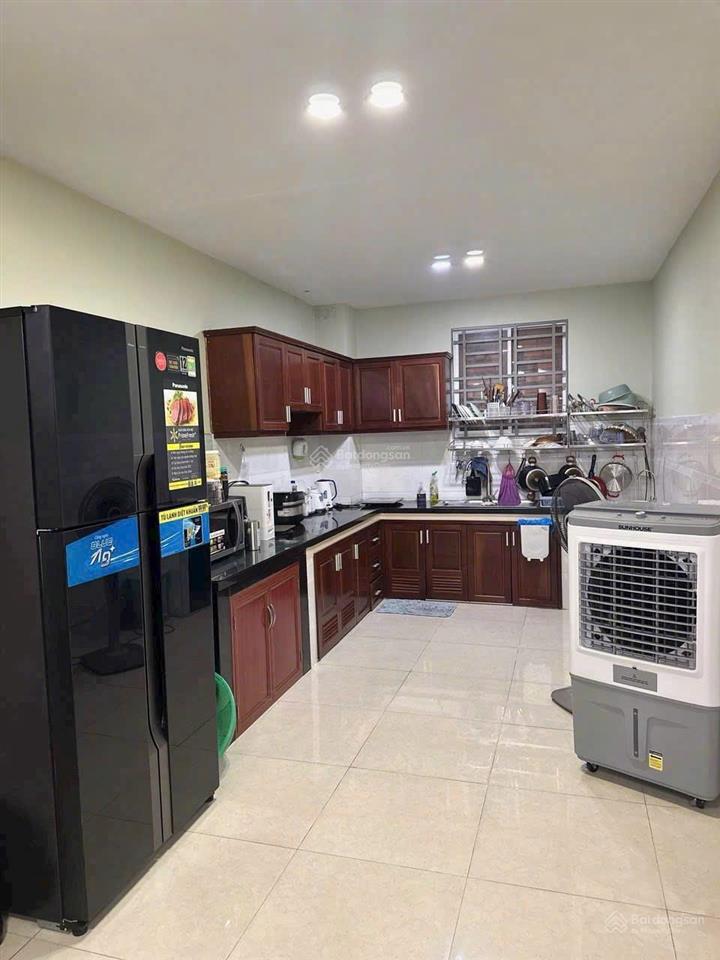 Cho thuê nhà phố 2 lầu kdc tân quy đông  6mx18m 4pn, 4wc giá thuê 31 triệu thương lượng