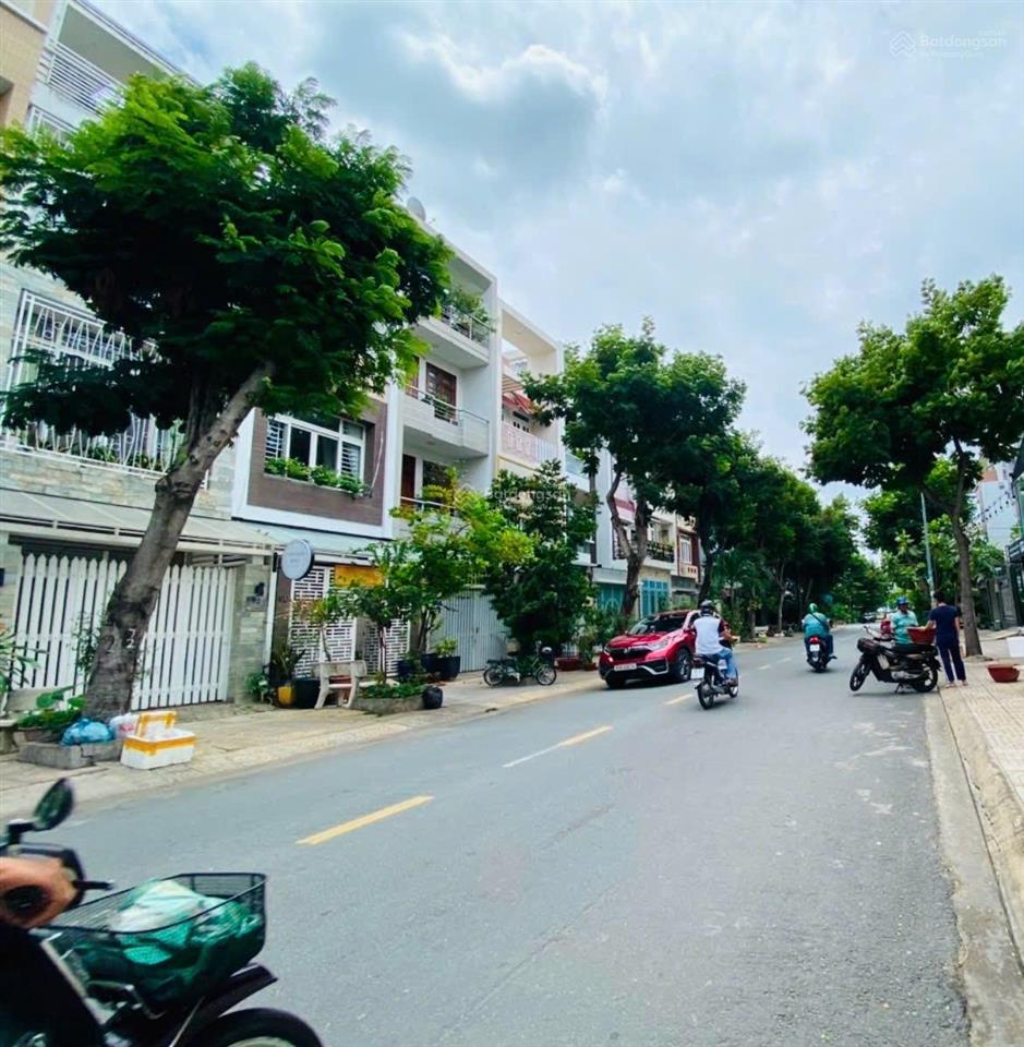 Hành mới  nhà 3 tầng (dt 6m x 15m) khu dân cư tân quy đông, tân phong, quận 7