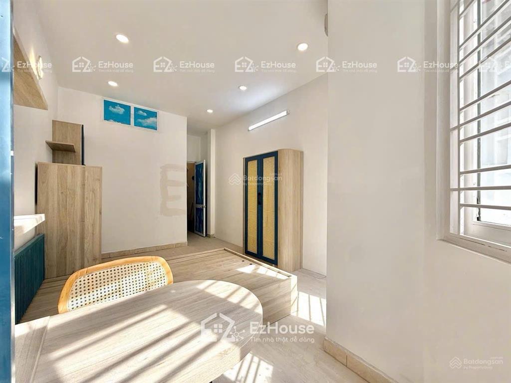 Cho thuê căn hộ ban công thoáng nhà mới sư vạn hạnh q10 gần vạn hạnh mall
