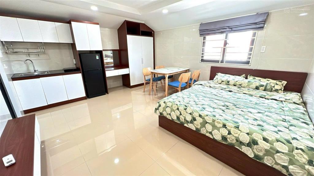 Cho thuê căn hộ cửa sổ thoáng thang máy hầm xe trần hưng đạo, quận 5 full nội thất, ở ngay