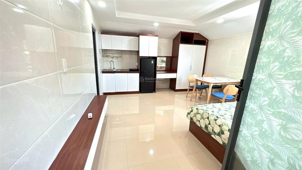 Cho thuê căn hộ cửa sổ thoáng thang máy hầm xe trần hưng đạo, quận 5 full nội thất, ở ngay