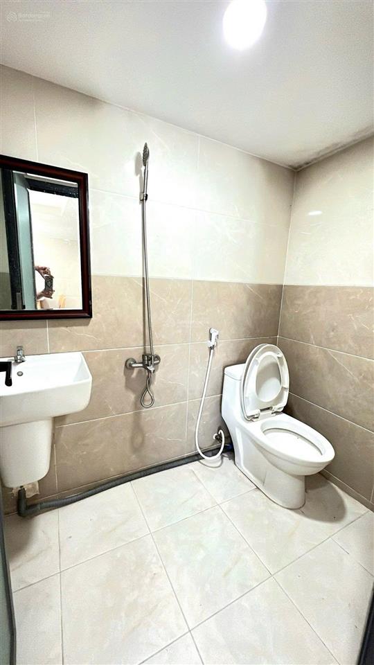 Cho thuê căn hộ cửa sổ thoáng thang máy hầm xe trần hưng đạo, quận 5 full nội thất, ở ngay