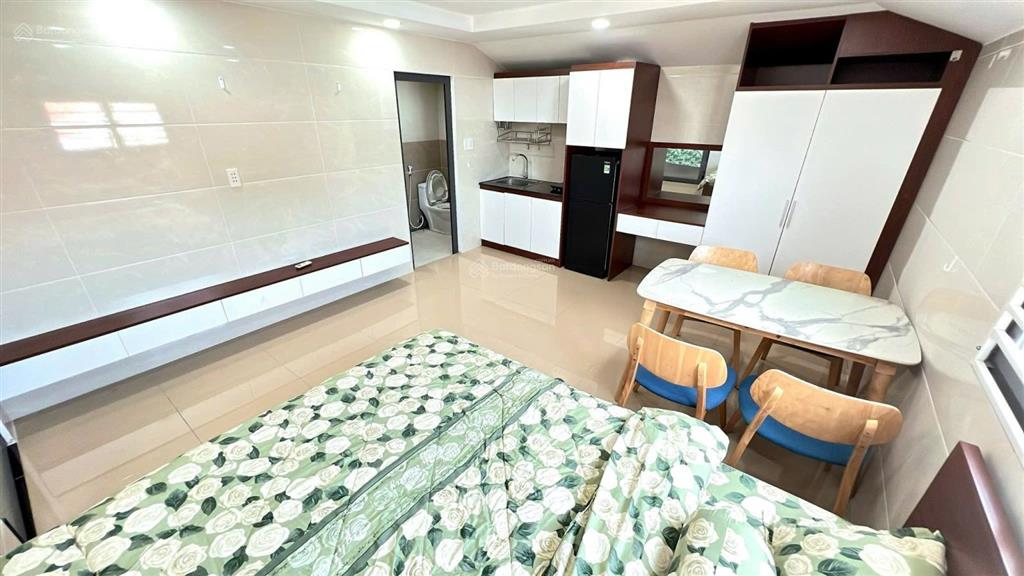 Cho thuê căn hộ cửa sổ thoáng thang máy hầm xe trần hưng đạo, quận 5 full nội thất, ở ngay
