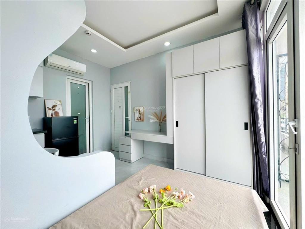 Cho thuê căn hộ ban công thang máy | mặt tiền nguyễn văn cừ, quận 1 full nội thất, ở ngay