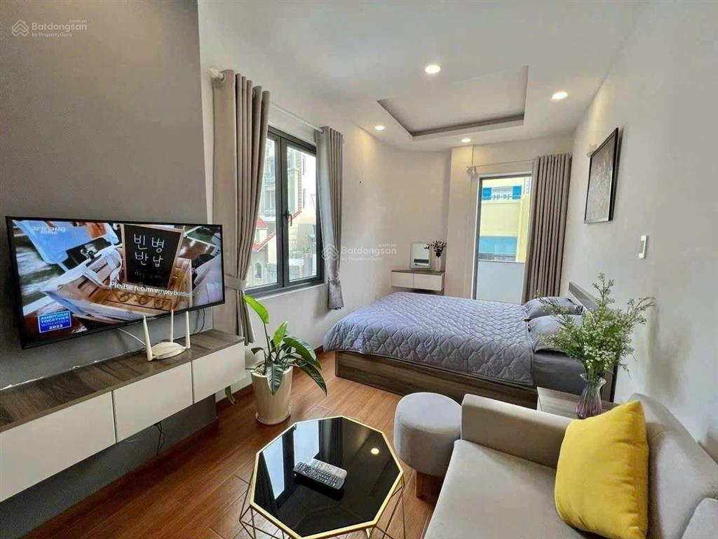 Căn hộ ban công thoáng full nội thất trần hưng đạo q1 gần chợ bến thành