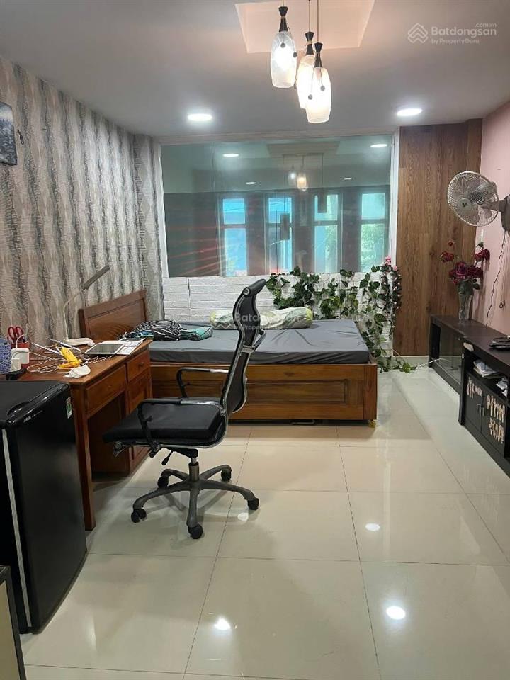 Bán nhà 5 tầng đường hậu giang,hẻm 4m thông,gần chợ bình tây