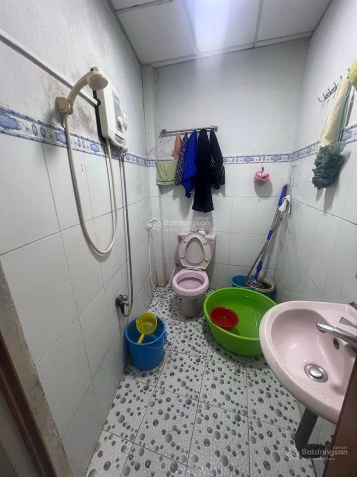 Bán nhà 2 tầng đường bãi sậy,gần chợ bình tây