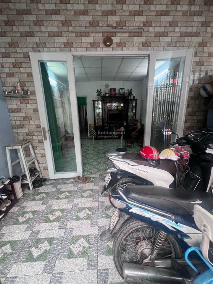 Bán nhà 2 tầng đường bãi sậy,gần chợ bình tây