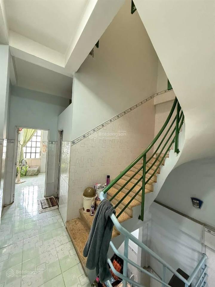 Mặt tiền kd nguyễn thức tựnhà 3 tầngngay bến xe miền tây,q6.