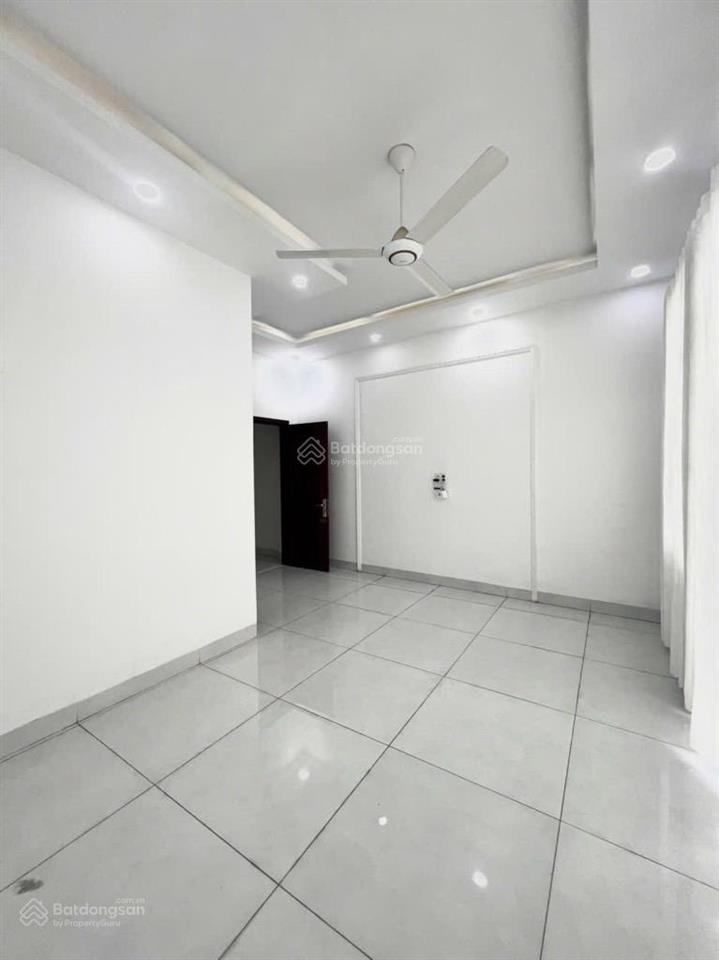 Mặt tiền kinh doanh đỉnh 5 tầng khu tên lửa  410 m²  ngang 8m  dòng tiền 100 triệu/tháng