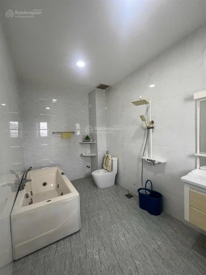 Mặt tiền kinh doanh đỉnh 5 tầng khu tên lửa  410 m²  ngang 8m  dòng tiền 100 triệu/tháng