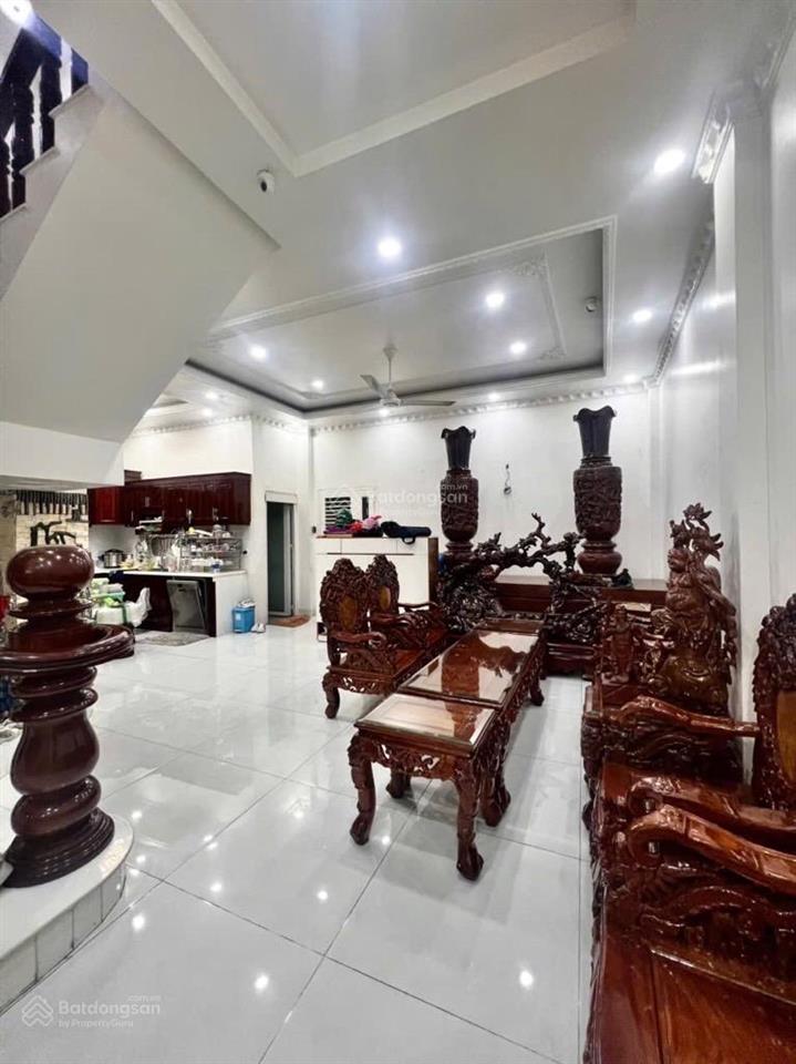 Mặt tiền kinh doanh đỉnh 5 tầng khu tên lửa  410 m²  ngang 8m  dòng tiền 100 triệu/tháng