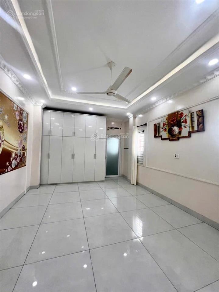 Mặt tiền kinh doanh đỉnh 5 tầng khu tên lửa  410 m²  ngang 8m  dòng tiền 100 triệu/tháng
