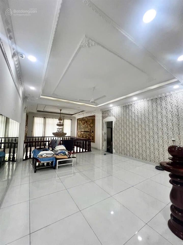 Mặt tiền kinh doanh đỉnh 5 tầng khu tên lửa  410 m²  ngang 8m  dòng tiền 100 triệu/tháng