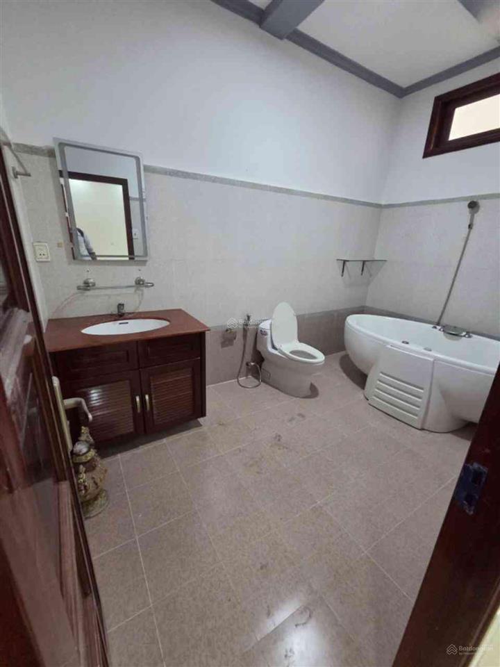 Biệt thự đẹp 2 tầng 240m2(12x20)đường số 3 kdc tên lửa, gần aeongiá 30 tỷ