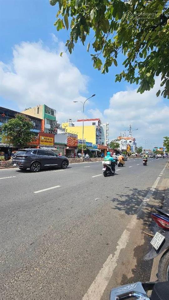 Mặt tiền lê trọng tấn, tân phú, 1 trệt 1 lầu, 20.5 tỷ, 165m2, giá 130 triệu/m2, kinh doanh sầm uất