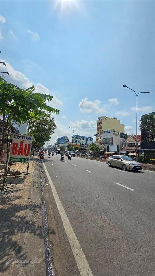 Mặt tiền lê trọng tấn, tân phú, 1 trệt 1 lầu, 20.5 tỷ, 165m2, giá 130 triệu/m2, kinh doanh sầm uất