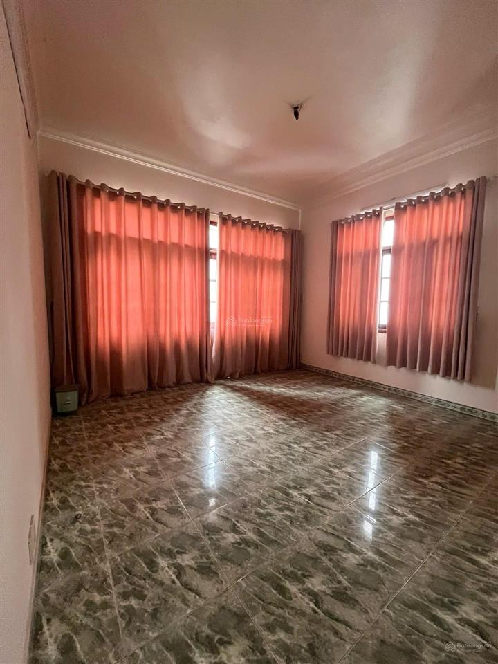 Biệt thự 3 tầng 185m2(11x18)mặt tiền đường 34 kdc tên lửagiá 20.5 tỷ