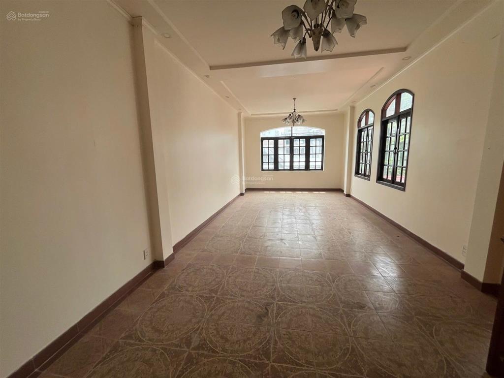 Biệt thự 3 tầng 185m2(11x18)mặt tiền đường 34 kdc tên lửagiá 20.5 tỷ