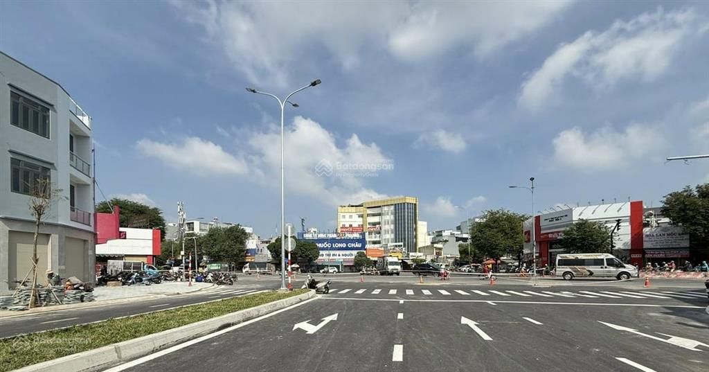 Mặt tiền kd đỉnh  đường tây thạnh, gần lê trọng tấn  nhà 2 tầng 560m2, giá 56 tỷ