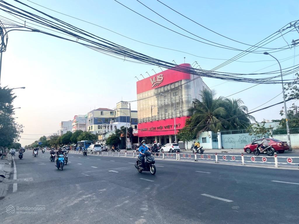 Mặt tiền kd đỉnh  đường tên lửa  nhà 3 tầng 567m2, ngang 7m  giá 90 tỷ