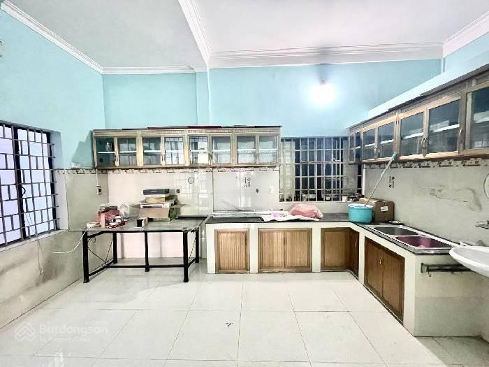 Mặt tiền kd  đường nguyễn hữu tiến  nhà 3 tầng 243m2, ngang 7m  giá 33 tỷ