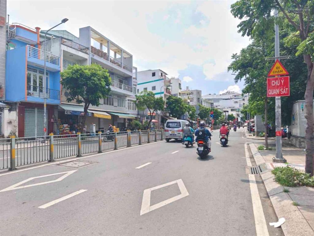 Mặt tiền kd  đường lương minh nguyệt, gần lũy bán bích  nhà 656m2 (20x35m)  giá 67 tỷ