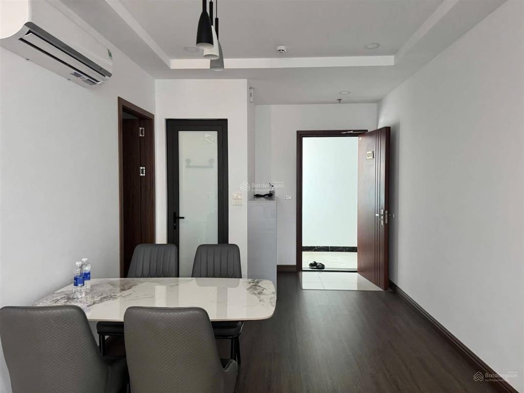 Cho thuê căn hộ 2pn full đồ mới tinh tại 39 lương khánh thiện.  xem nhà 0373 588 ***