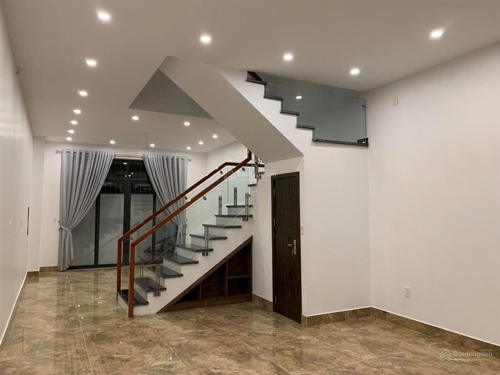 Chủ nhà cần tiền bán căn liền kề hoàng huy mall ~ võ nguyên giáp.  0373 588 ***