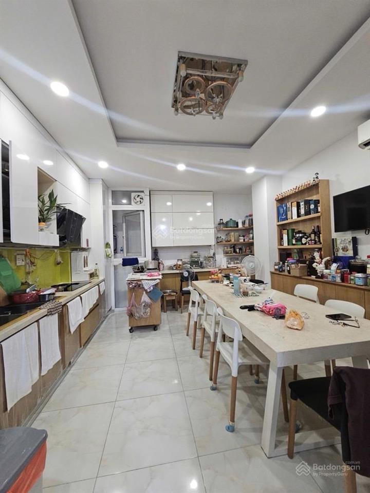 Huỳnh văn bánh  trường sa  hẻm nhựa 8m thông 60m2 6 tầng ( 4.5x13m )  rất đẹp chỉ 15.5 tỷ tl