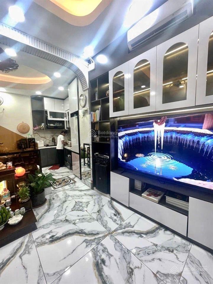 Mặt tiền cầm bá thước phú nhuânn  4 tầng  ngang 4.1m  ở kinh doanh đỉnh  giá chỉ 9.99 tỷ tl